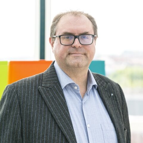 Portraitfoto von Dr. Stefan Huber – 