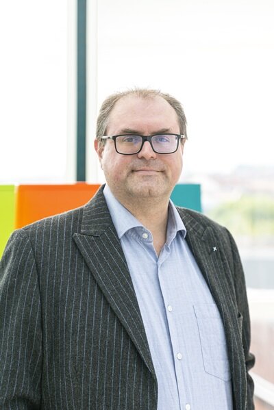 Portraitfoto von Dr. Stefan Huber –