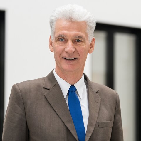 Portraitfoto Rolf Schmachtenberg – 