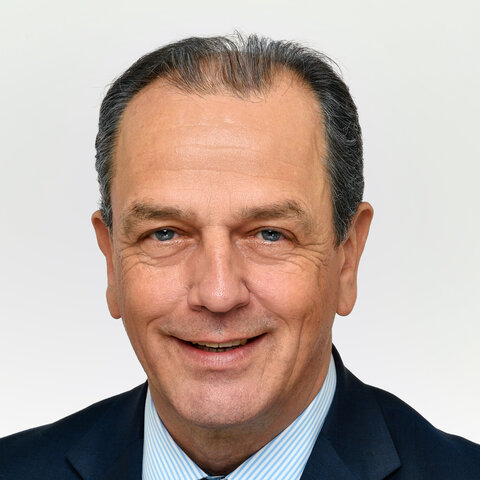 Portraitfoto von Dr. Michael Schäfer – 